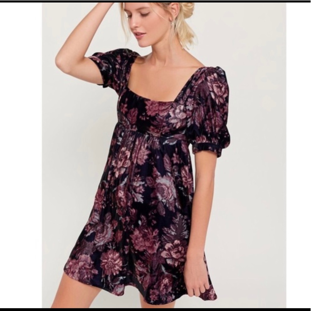 UO Penelope Velvet Puff Sleeve Babydoll Dress, S